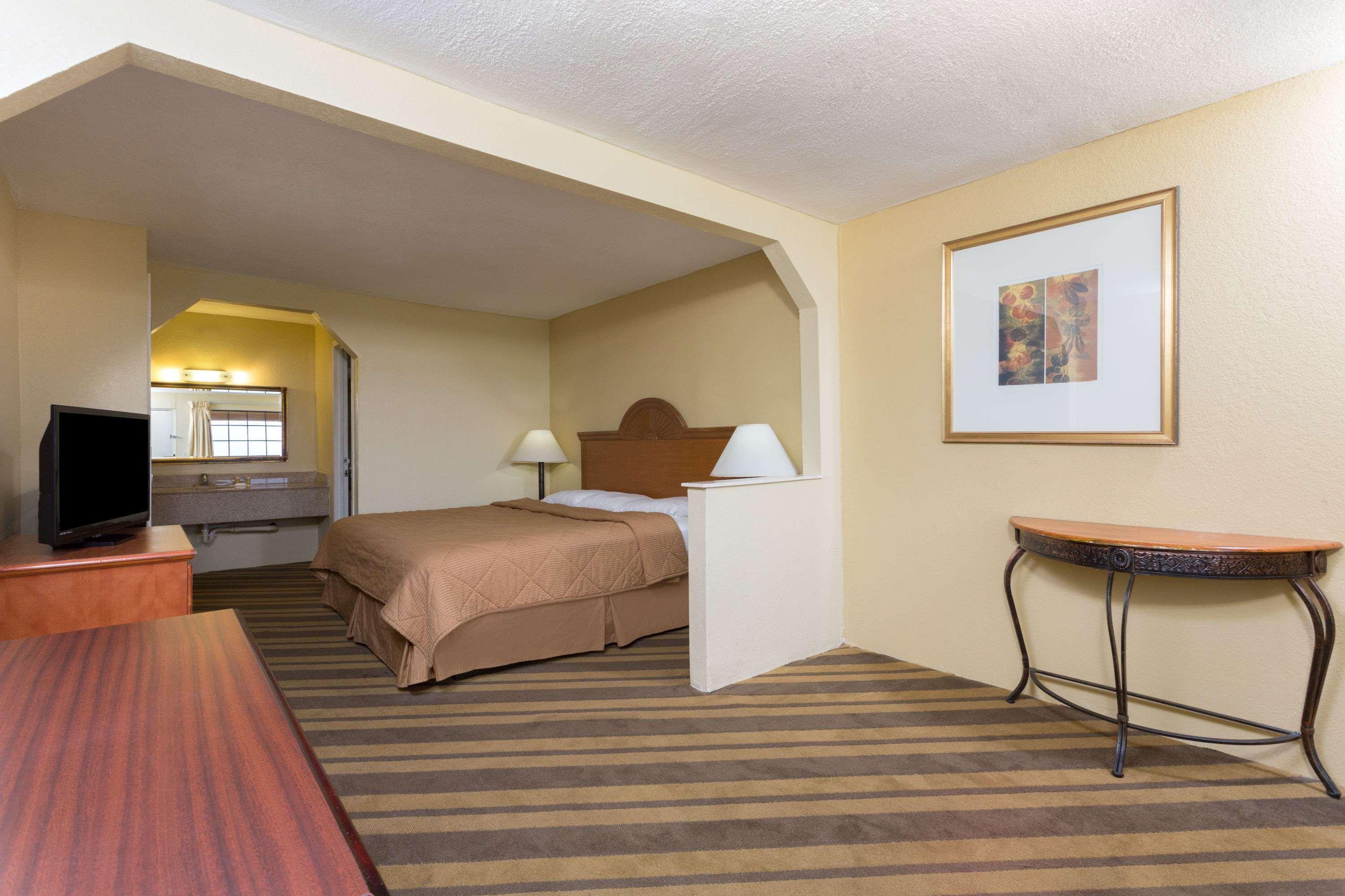 Days & By Wyndham Hotel