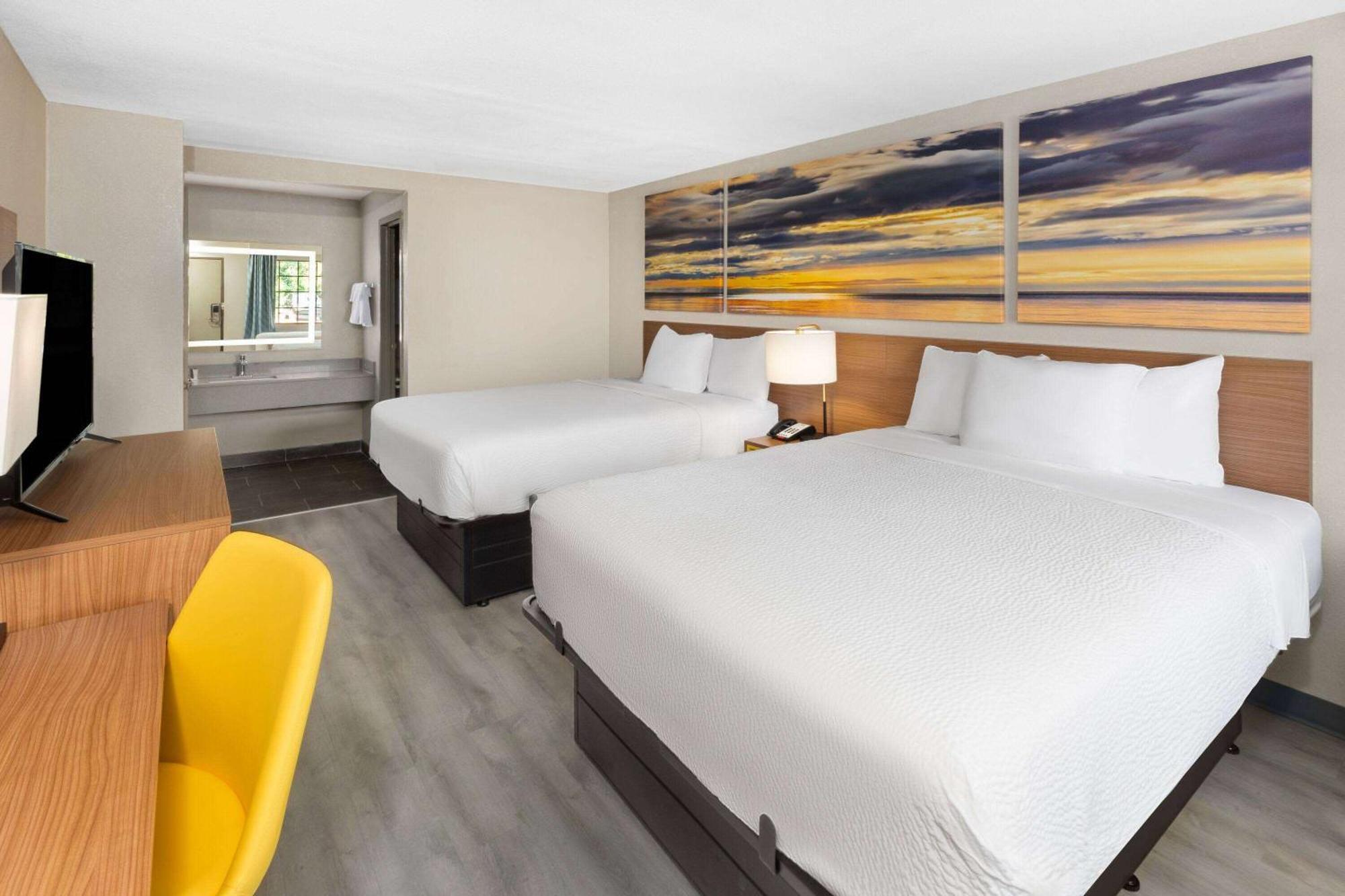 Hotel Days & By Wyndham