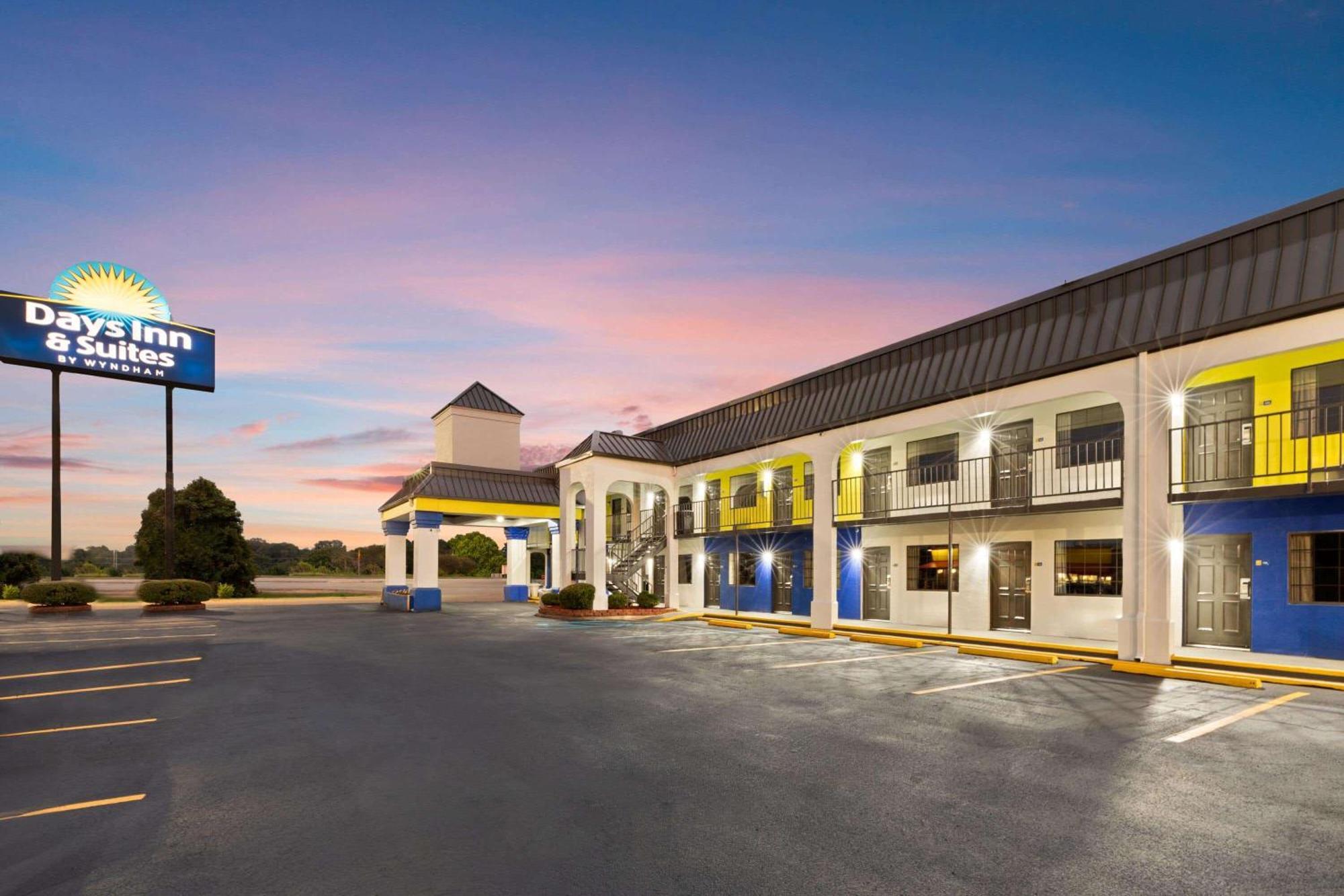 Hotel Days & By Wyndham