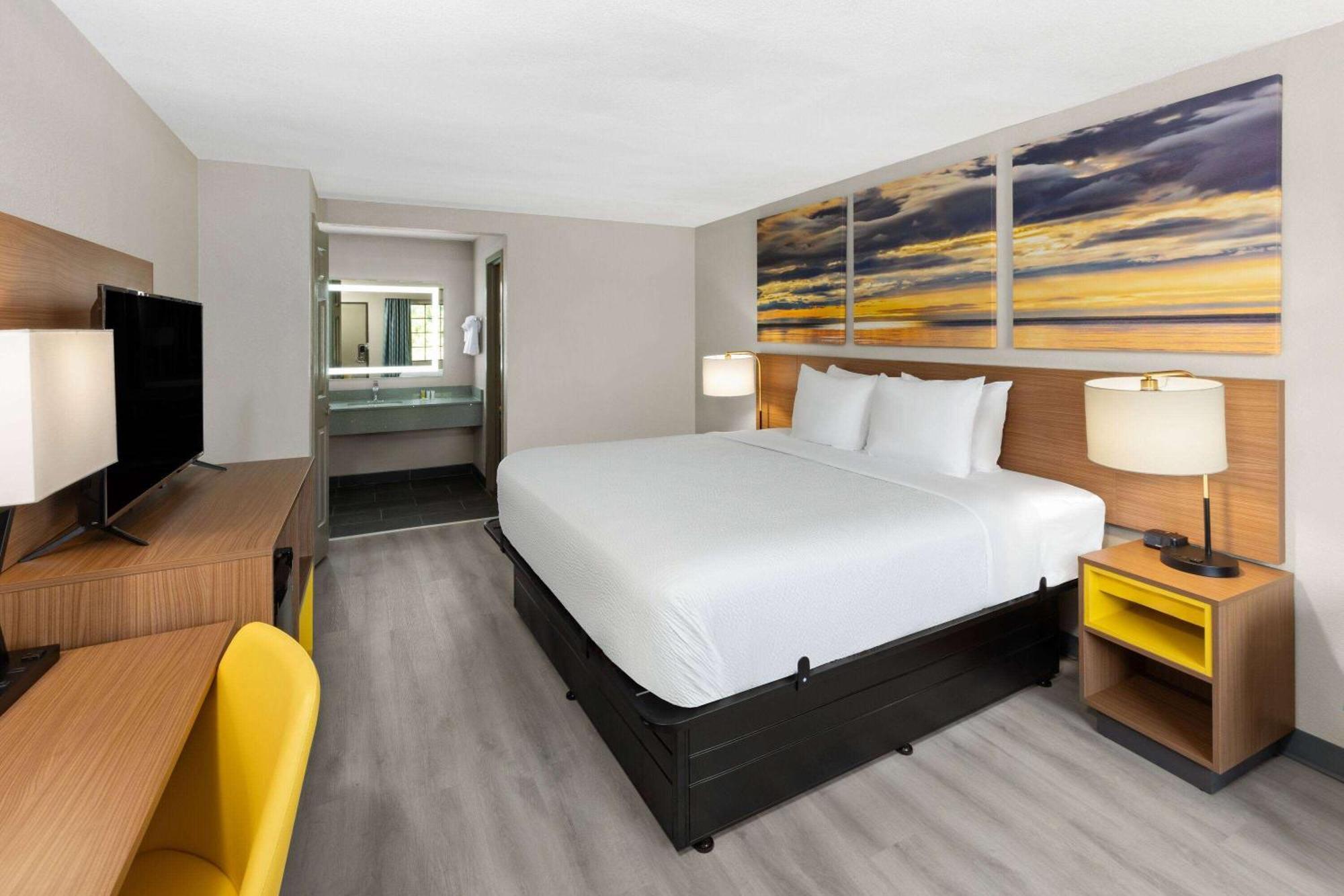 Hotel Days & By Wyndham 2*